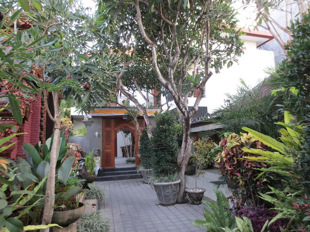 Putri Homestay Sanur Extérieur photo